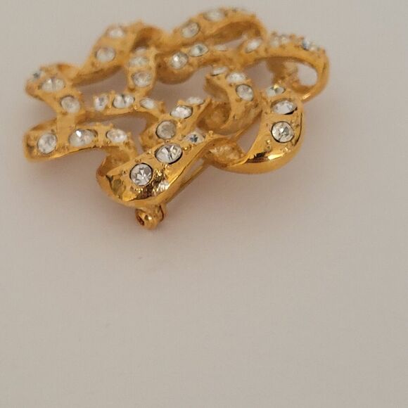 Vintage Avon 1998 Gold Tone Clear Rhinestone Flower Brooch Pin - Picture 4 of 8